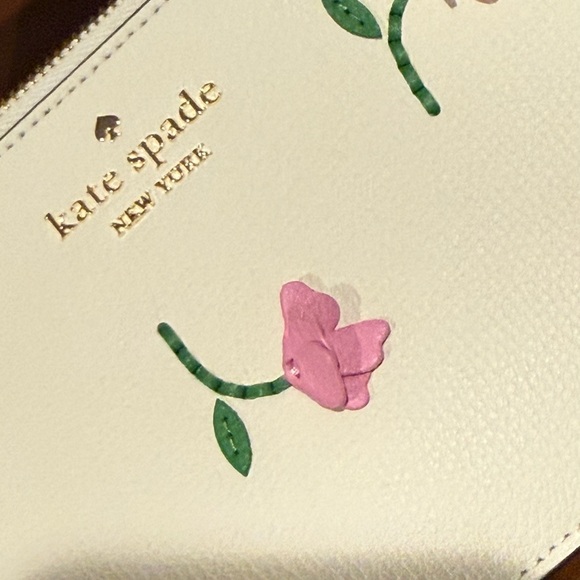 Kate Spade New York Lucy Applique Medium L-Zip Wristlet - Picture 4 of 10